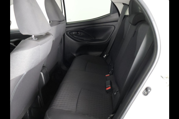Toyota Yaris 1.5 HYBRID DYNAMIC PACK AUTOMAAT GARANTIE 2-2033! LMV.CAMERA.ADAPTIVE CRUISE.CLOUD NAVIGATIE