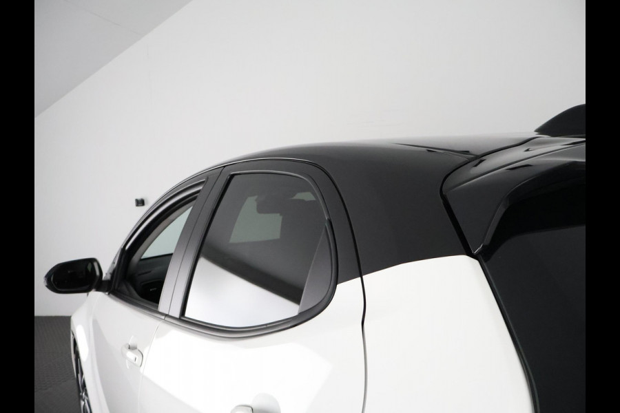 Toyota Yaris 1.5 HYBRID DYNAMIC PACK AUTOMAAT GARANTIE 2-2033! LMV.CAMERA.ADAPTIVE CRUISE.CLOUD NAVIGATIE