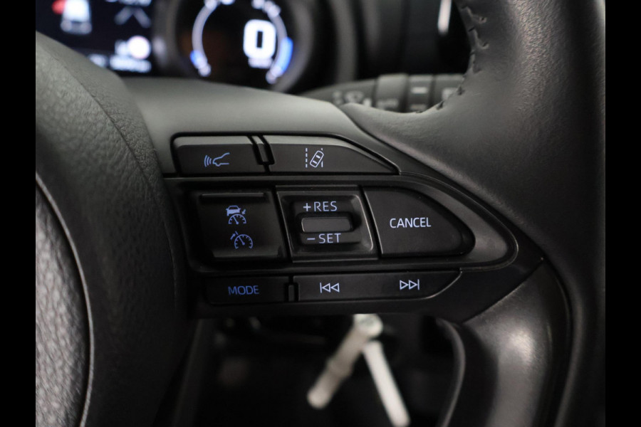 Toyota Yaris 1.5 HYBRID DYNAMIC PACK AUTOMAAT GARANTIE 2-2033! LMV.CAMERA.ADAPTIVE CRUISE.CLOUD NAVIGATIE
