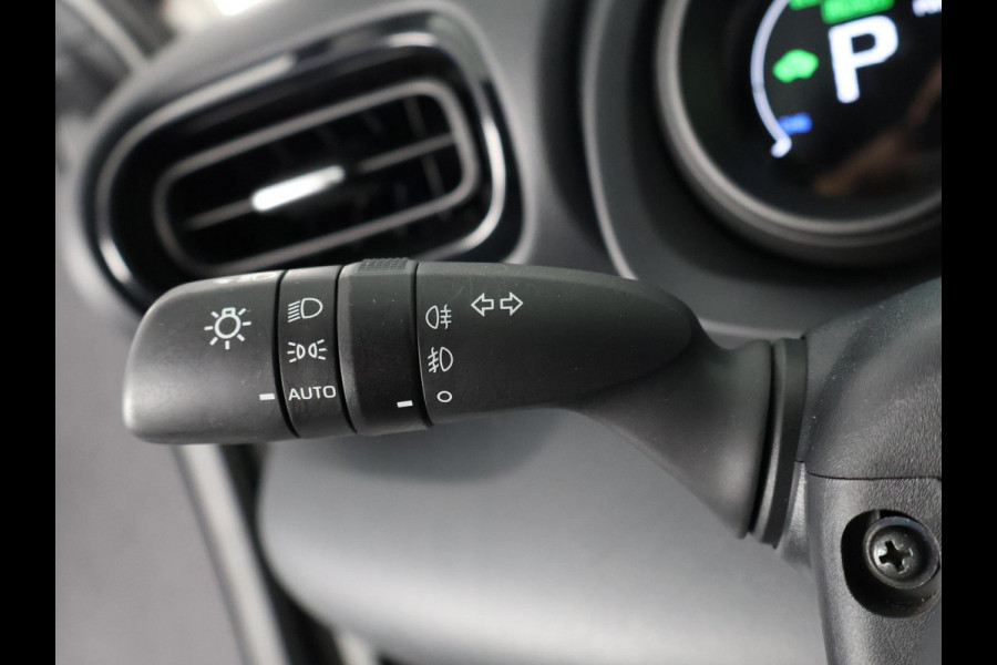 Toyota Yaris 1.5 HYBRID DYNAMIC PACK AUTOMAAT GARANTIE 2-2033! LMV.CAMERA.ADAPTIVE CRUISE.CLOUD NAVIGATIE