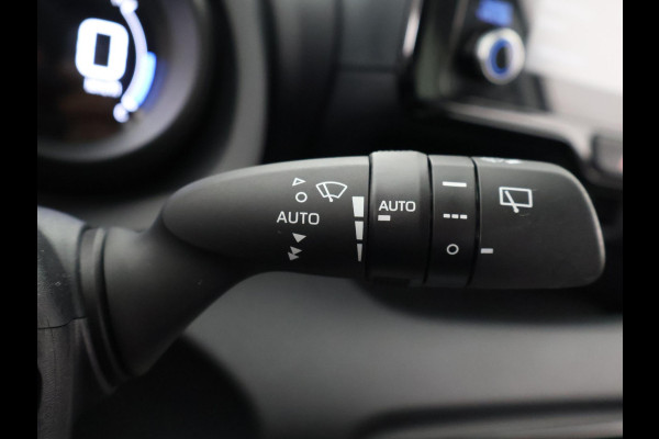 Toyota Yaris 1.5 HYBRID DYNAMIC PACK AUTOMAAT GARANTIE 2-2033! LMV.CAMERA.ADAPTIVE CRUISE.CLOUD NAVIGATIE