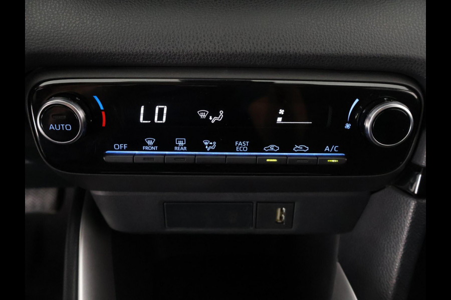 Toyota Yaris 1.5 HYBRID DYNAMIC PACK AUTOMAAT GARANTIE 2-2033! LMV.CAMERA.ADAPTIVE CRUISE.CLOUD NAVIGATIE