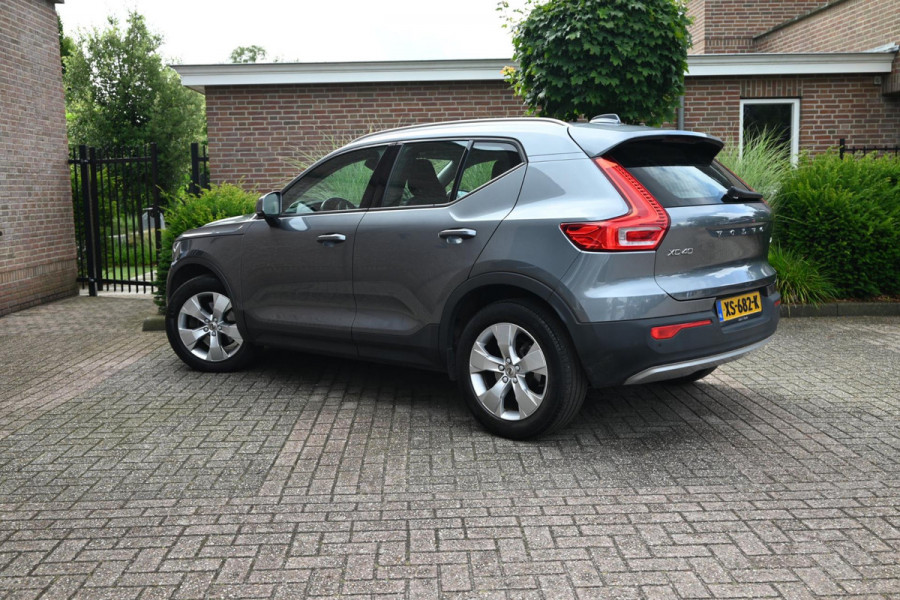 Volvo XC40 2.0 T4 Momentum 190 PK Trekhaak Leder Camera Harman Kardon LED 18''
