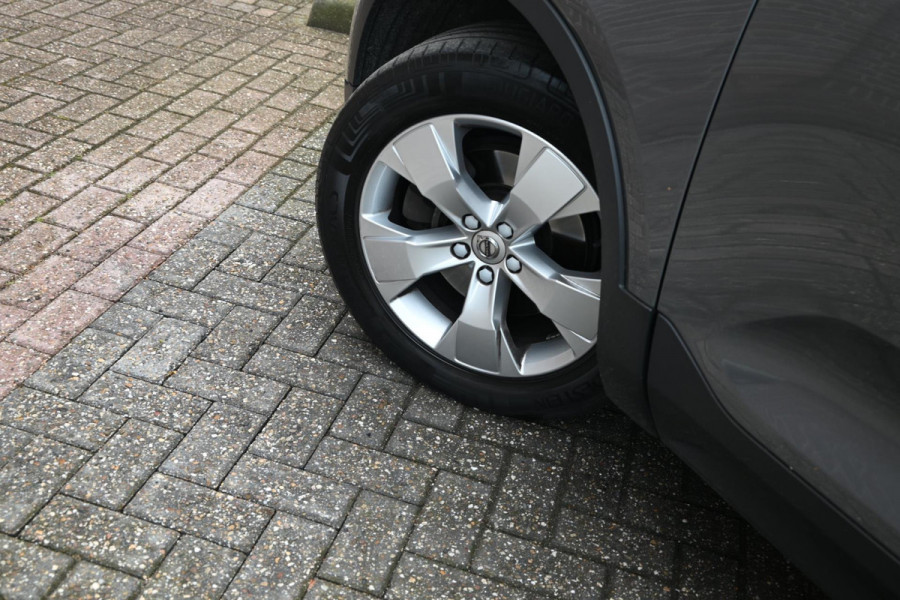 Volvo XC40 2.0 T4 Momentum 190 PK Trekhaak Leder Camera Harman Kardon LED 18''