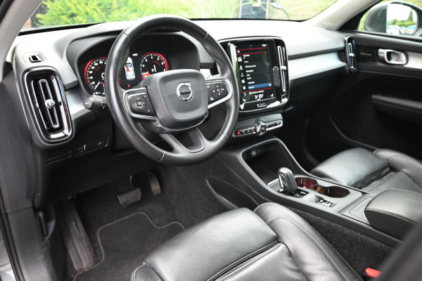 Volvo XC40 2.0 T4 Momentum 190 PK Trekhaak Leder Camera Harman Kardon LED 18''