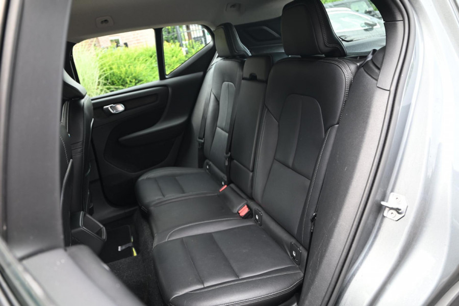 Volvo XC40 2.0 T4 Momentum 190 PK Trekhaak Leder Camera Harman Kardon LED 18''