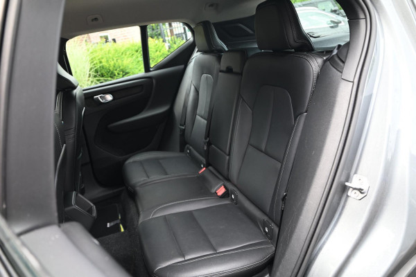 Volvo XC40 2.0 T4 Momentum 190 PK Trekhaak Leder Camera Harman Kardon LED 18''