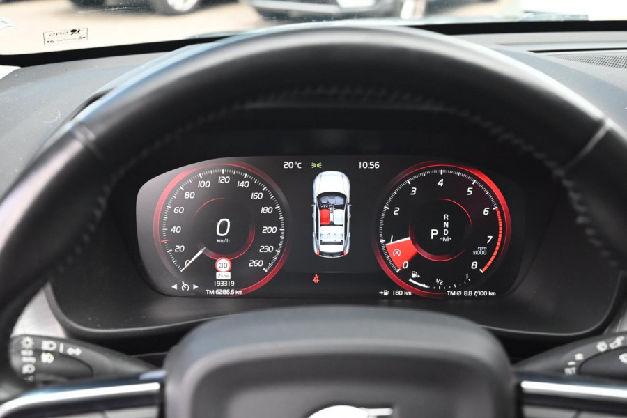 Volvo XC40 2.0 T4 Momentum 190 PK Trekhaak Leder Camera Harman Kardon LED 18''