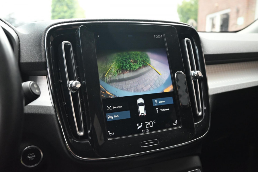 Volvo XC40 2.0 T4 Momentum 190 PK Trekhaak Leder Camera Harman Kardon LED 18''
