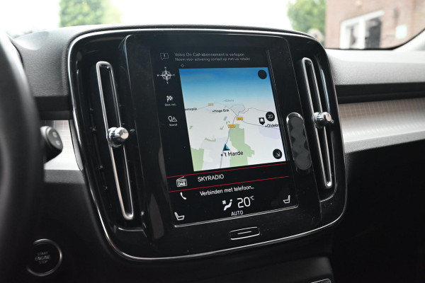 Volvo XC40 2.0 T4 Momentum 190 PK Trekhaak Leder Camera Harman Kardon LED 18''