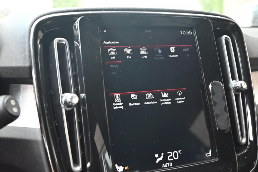 Volvo XC40 2.0 T4 Momentum 190 PK Trekhaak Leder Camera Harman Kardon LED 18''