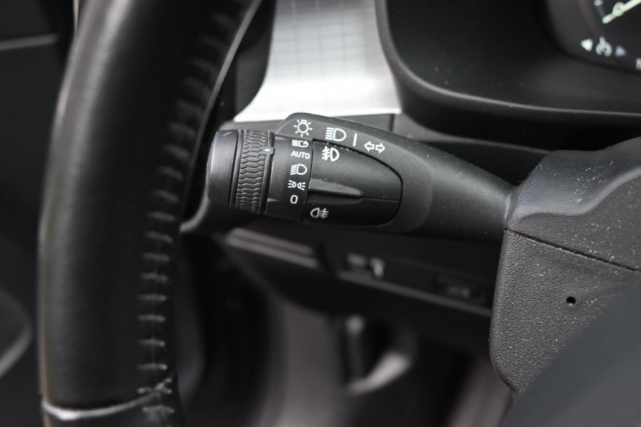 Volvo XC40 2.0 T4 Momentum 190 PK Trekhaak Leder Camera Harman Kardon LED 18''