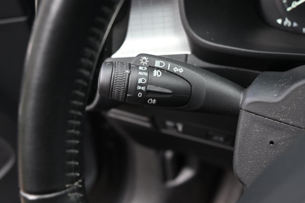 Volvo XC40 2.0 T4 Momentum 190 PK Trekhaak Leder Camera Harman Kardon LED 18''