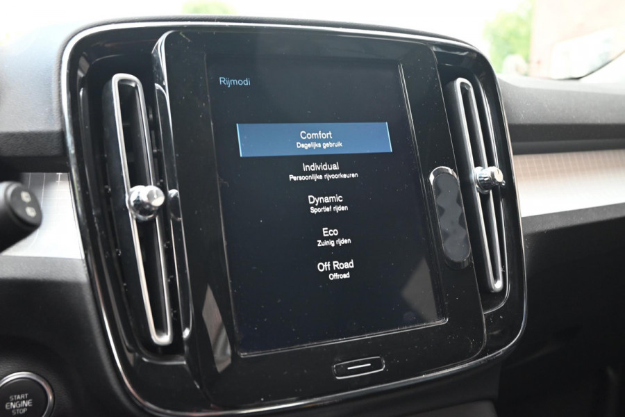 Volvo XC40 2.0 T4 Momentum 190 PK Trekhaak Leder Camera Harman Kardon LED 18''