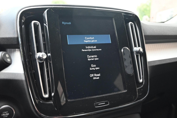 Volvo XC40 2.0 T4 Momentum 190 PK Trekhaak Leder Camera Harman Kardon LED 18''