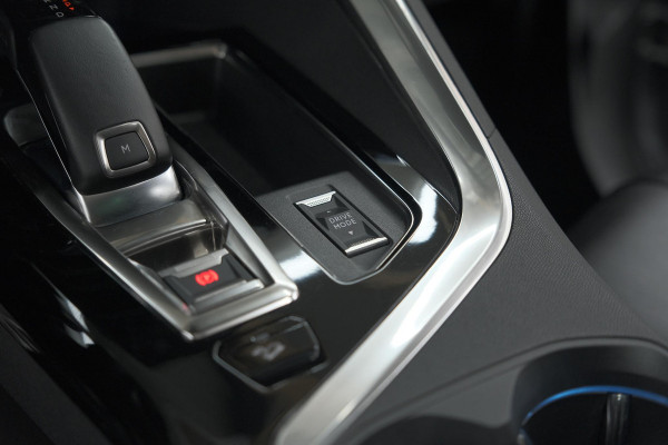 Peugeot 5008 PureTech 130 EAT8 GT | Panoramadak | 360 Camera | FOCAL® | Adaptieve Cruise Control
