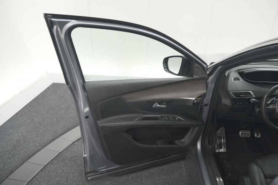 Peugeot 5008 PureTech 130 EAT8 GT | Panoramadak | 360 Camera | FOCAL® | Adaptieve Cruise Control