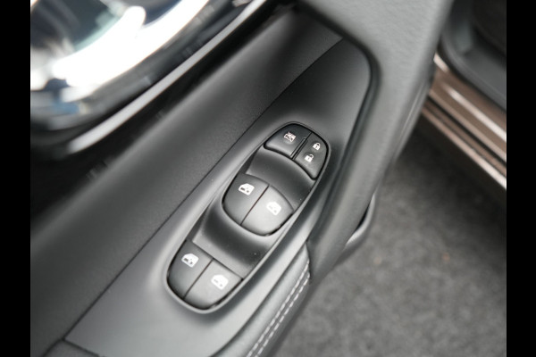 Nissan QASHQAI 1.3 DIG-T N-Connecta Automaat 160pk Dealer O.H. | Panodak | L.M. 18" | Navigatie | Apple Carplay | Camera | Stoelverwarming | Cruise Control | Climate Control |