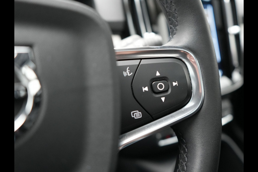 Volvo XC40 T4 Recharge Inscription Plug In Hybrid 211pk PHEV | Panodak | Trekhaak af Fabriek | Navigatie | Cruise Control | Camera | Apple Carplay | Climate Control | Virtual | DAB |