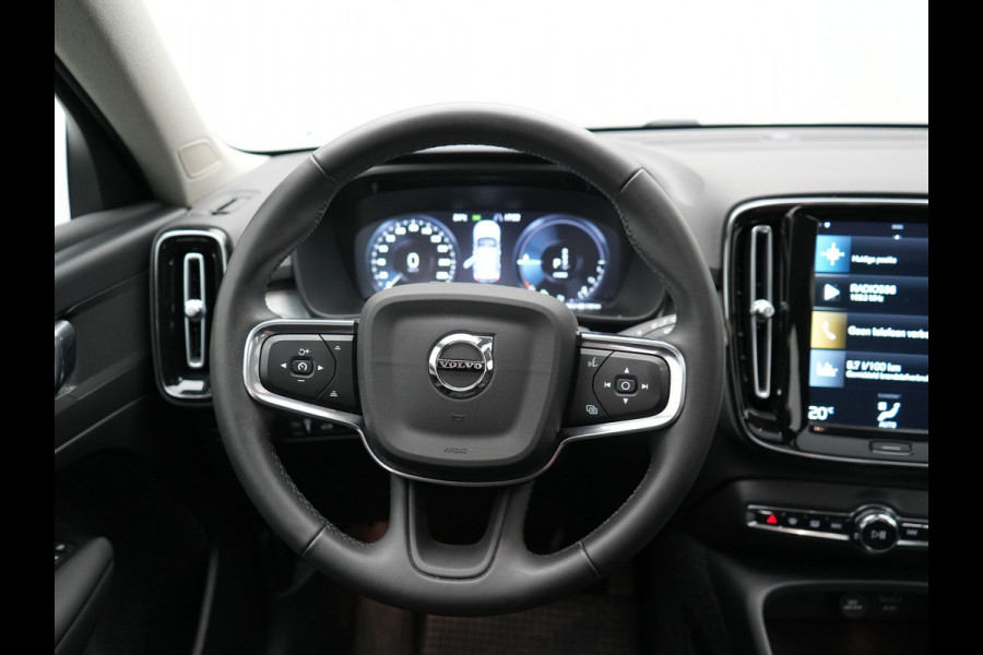 Volvo XC40 T4 Recharge Inscription Plug In Hybrid 211pk PHEV | Panodak | Trekhaak af Fabriek | Navigatie | Cruise Control | Camera | Apple Carplay | Climate Control | Virtual | DAB |
