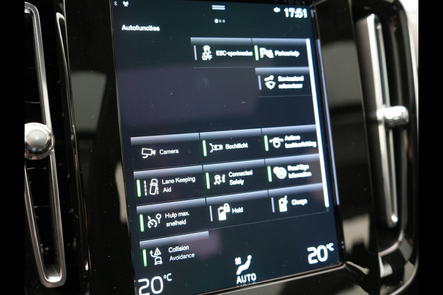 Volvo XC40 T4 Recharge Inscription Plug In Hybrid 211pk PHEV | Panodak | Trekhaak af Fabriek | Navigatie | Cruise Control | Camera | Apple Carplay | Climate Control | Virtual | DAB |