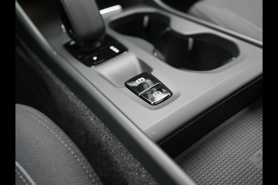 Volvo XC40 T4 Recharge Inscription Plug In Hybrid 211pk PHEV | Panodak | Trekhaak af Fabriek | Navigatie | Cruise Control | Camera | Apple Carplay | Climate Control | Virtual | DAB |