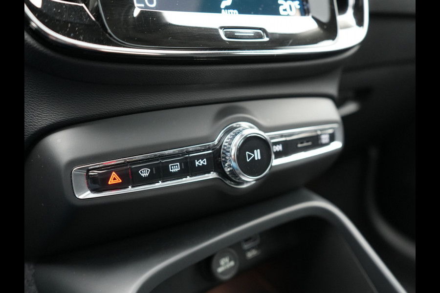 Volvo XC40 T4 Recharge Inscription Plug In Hybrid 211pk PHEV | Panodak | Trekhaak af Fabriek | Navigatie | Cruise Control | Camera | Apple Carplay | Climate Control | Virtual | DAB |