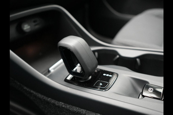 Volvo XC40 T4 Recharge Inscription Plug In Hybrid 211pk PHEV | Panodak | Trekhaak af Fabriek | Navigatie | Cruise Control | Camera | Apple Carplay | Climate Control | Virtual | DAB |