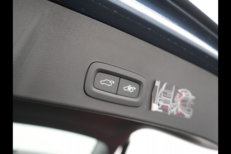 Volvo XC40 T4 Recharge Inscription Plug In Hybrid 211pk PHEV | Panodak | Trekhaak af Fabriek | Navigatie | Cruise Control | Camera | Apple Carplay | Climate Control | Virtual | DAB |