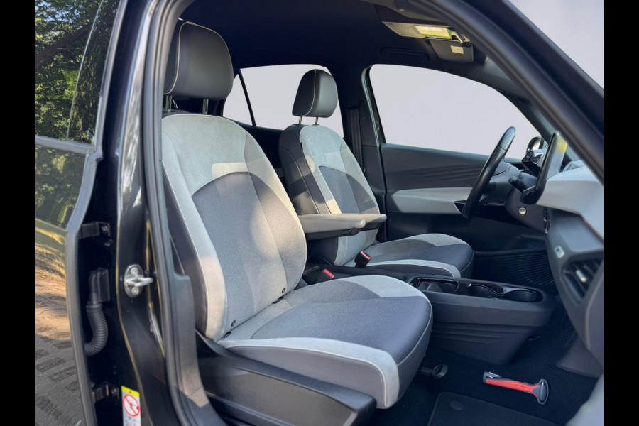 Volkswagen ID.3 First Plus 58 kWh, 204 pk,matrix led, 20 inch Max velgen, opties, 1e eigenaar, NL auto met nationale auto pas