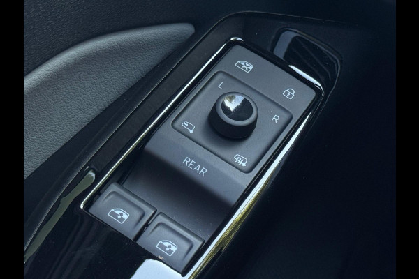 Volkswagen ID.3 First Plus 58 kWh, 204 pk,matrix led, 20 inch Max velgen, opties, 1e eigenaar, NL auto met nationale auto pas