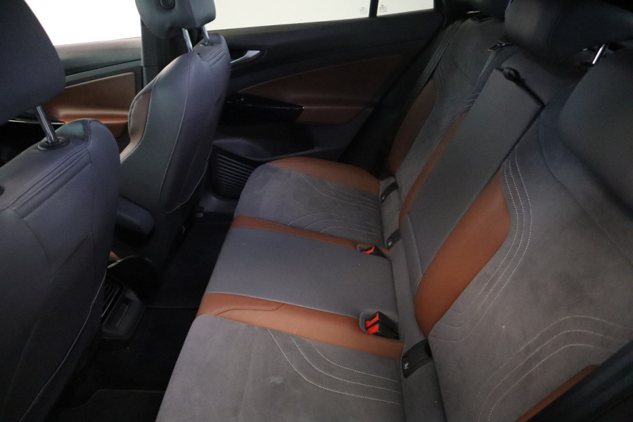 Volkswagen ID.4 First 77 kWh Adaptive-Cruise Sfeerverlichting Trekhaak