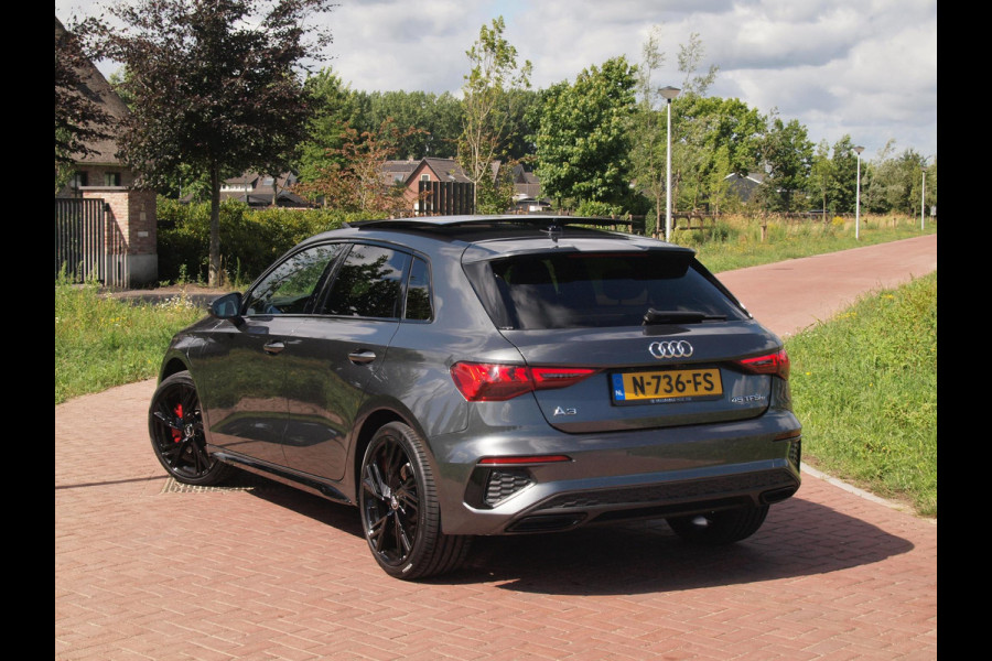 Audi A3 Sportback 45 TFSI e S edition Competition | 19 Inch | Panoramadak |  Led Plus | Apple Carplay | NL-Auto |