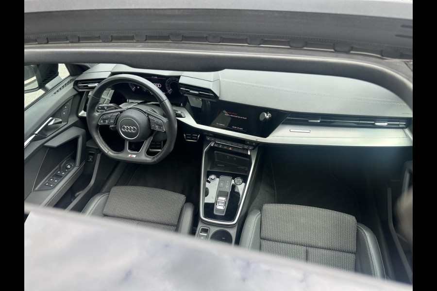 Audi A3 Sportback 45 TFSI e S edition Competition | 19 Inch | Panoramadak |  Led Plus | Apple Carplay | NL-Auto |