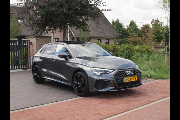 Audi A3 Sportback 45 TFSI e S edition Competition | 19 Inch | Panoramadak |  Led Plus | Apple Carplay | NL-Auto |