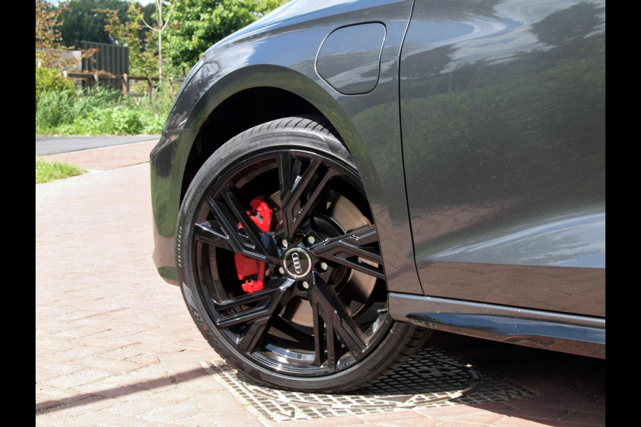Audi A3 Sportback 45 TFSI e S edition Competition | 19 Inch | Panoramadak |  Led Plus | Apple Carplay | NL-Auto |