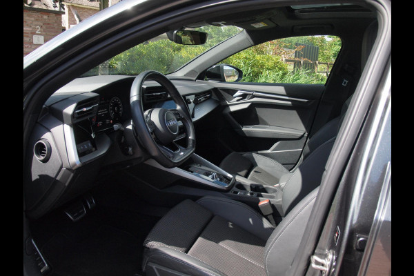 Audi A3 Sportback 45 TFSI e S edition Competition | 19 Inch | Panoramadak |  Led Plus | Apple Carplay | NL-Auto |