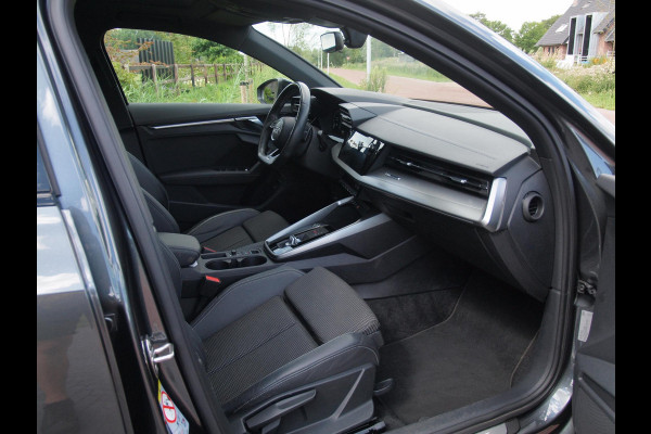 Audi A3 Sportback 45 TFSI e S edition Competition | 19 Inch | Panoramadak |  Led Plus | Apple Carplay | NL-Auto |