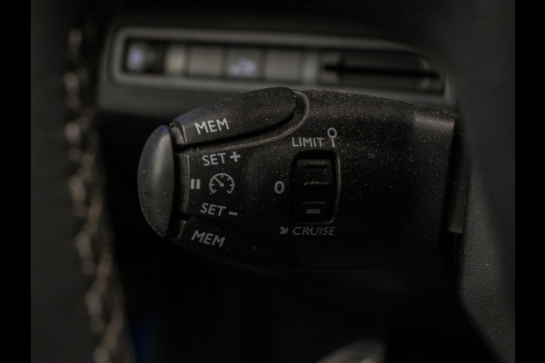 Peugeot 3008 1.2 PureTech Allure Sport (APPLE CARPLAY,NAVI,LED,XENON,SFEER VERLICHTING,LEDER,CRUISE,CLIMATE,PDC,CAMERA,NETTESTAAT)