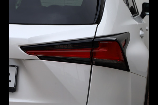 Lexus NX 300h AWD President Line | Mark Levinson | Panoramadak | Head-up