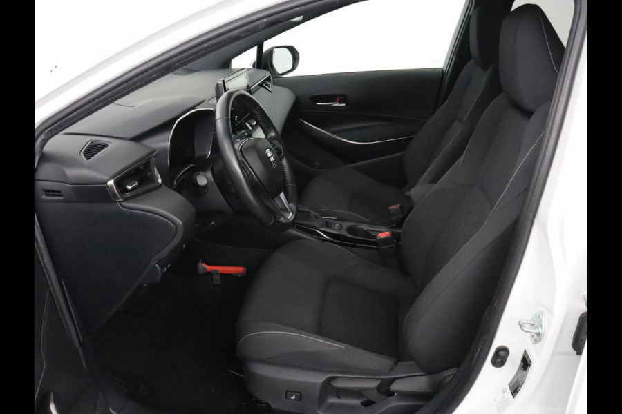 Toyota Corolla 1.8 Hybrid Dynamic | Stoelverwarming | Trekhaak | Camera | Adaptive cruise | Carplay | Navigatie | Parkeerhulp | Climate control
