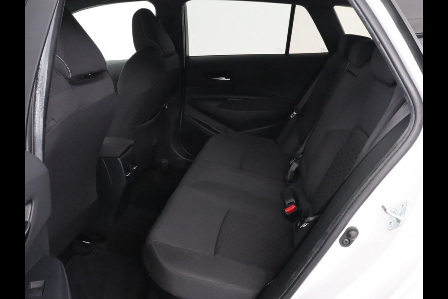 Toyota Corolla 1.8 Hybrid Dynamic | Stoelverwarming | Trekhaak | Camera | Adaptive cruise | Carplay | Navigatie | Parkeerhulp | Climate control