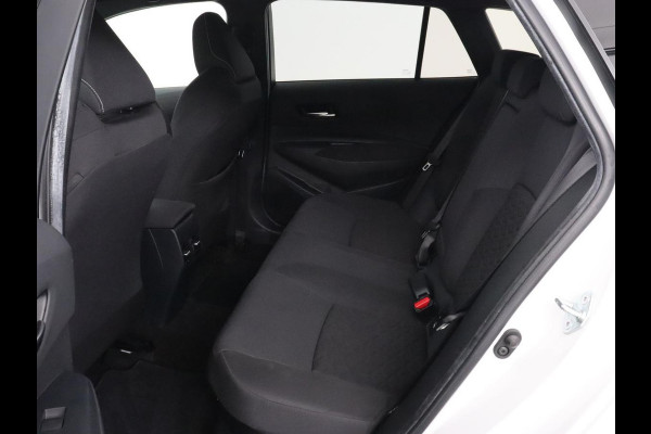 Toyota Corolla 1.8 Hybrid Dynamic | Stoelverwarming | Trekhaak | Camera | Adaptive cruise | Carplay | Navigatie | Parkeerhulp | Climate control