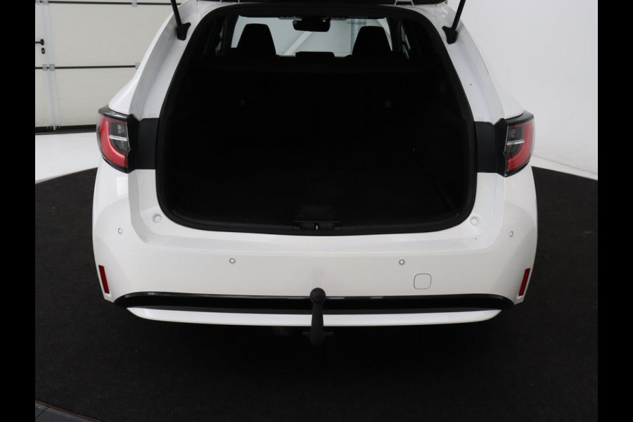 Toyota Corolla 1.8 Hybrid Dynamic | Stoelverwarming | Trekhaak | Camera | Adaptive cruise | Carplay | Navigatie | Parkeerhulp | Climate control