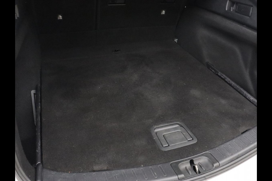Toyota Corolla 1.8 Hybrid Dynamic | Stoelverwarming | Trekhaak | Camera | Adaptive cruise | Carplay | Navigatie | Parkeerhulp | Climate control