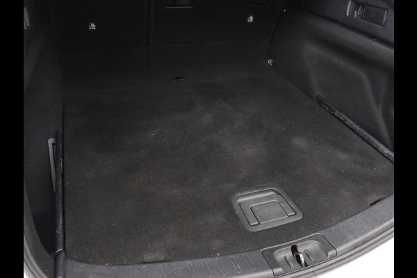 Toyota Corolla 1.8 Hybrid Dynamic | Stoelverwarming | Trekhaak | Camera | Adaptive cruise | Carplay | Navigatie | Parkeerhulp | Climate control