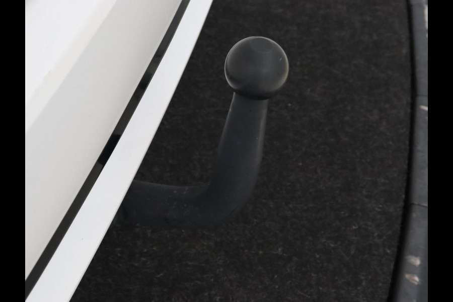 Toyota Corolla 1.8 Hybrid Dynamic | Stoelverwarming | Trekhaak | Camera | Adaptive cruise | Carplay | Navigatie | Parkeerhulp | Climate control