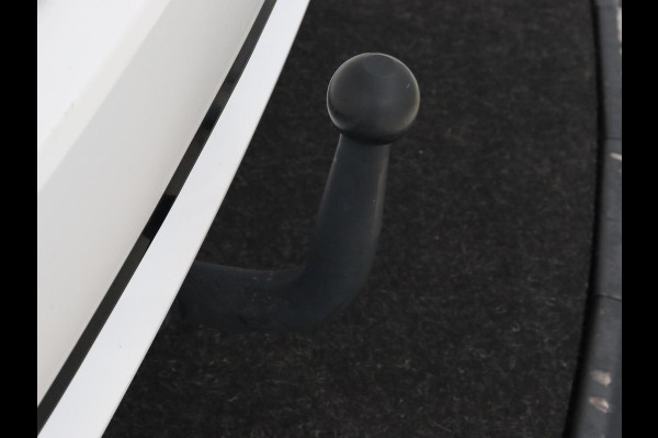 Toyota Corolla 1.8 Hybrid Dynamic | Stoelverwarming | Trekhaak | Camera | Adaptive cruise | Carplay | Navigatie | Parkeerhulp | Climate control