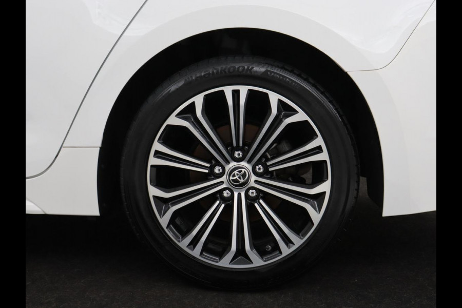 Toyota Corolla 1.8 Hybrid Dynamic | Stoelverwarming | Trekhaak | Camera | Adaptive cruise | Carplay | Navigatie | Parkeerhulp | Climate control