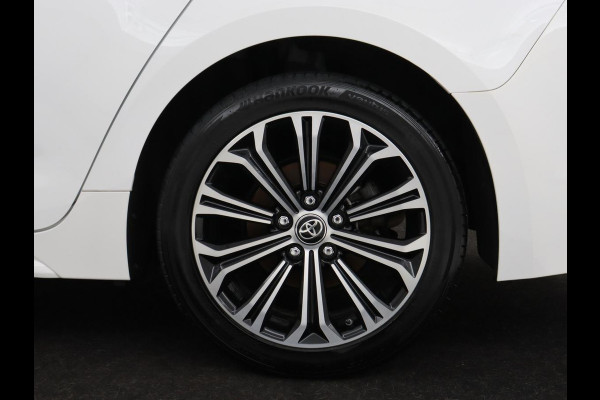 Toyota Corolla 1.8 Hybrid Dynamic | Stoelverwarming | Trekhaak | Camera | Adaptive cruise | Carplay | Navigatie | Parkeerhulp | Climate control
